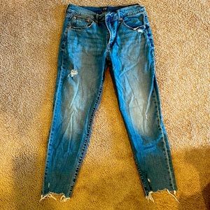 Gap girlfriend denim. Size 6. Distressed, cropped. Mid rise. Stretchy.
